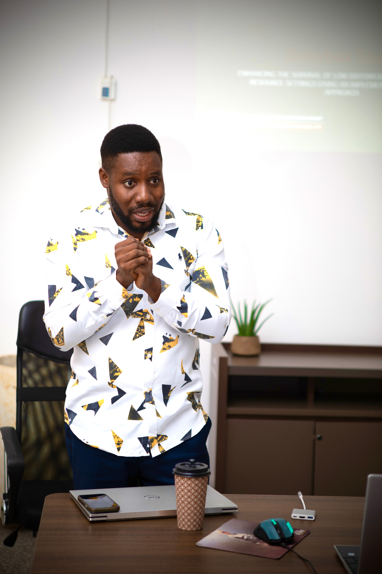 Stephen Oppong presenting qualitative findings at the KMC dissemination conference